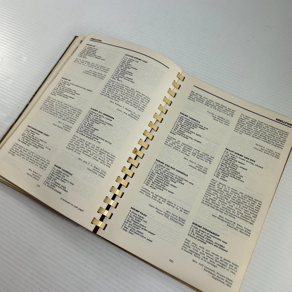 Vintage 1966 Favorite Recipes of Jaycee Wives Meats Cookbook Seafood Poultry - Picture 7 of 9